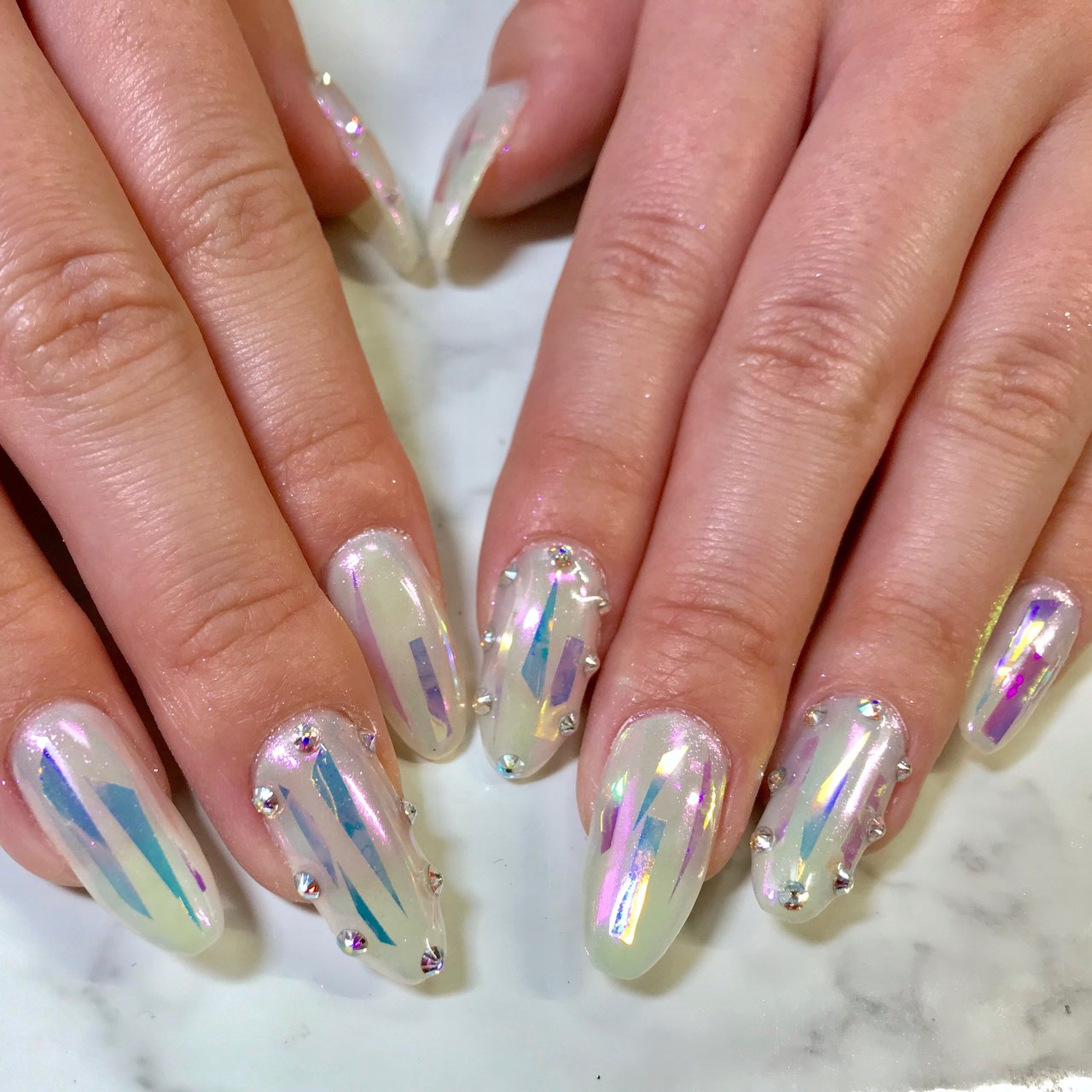 冬 ワンカラー オーロラ ミラー ホワイト Nail Room Amery のネイルデザイン No ネイルブック