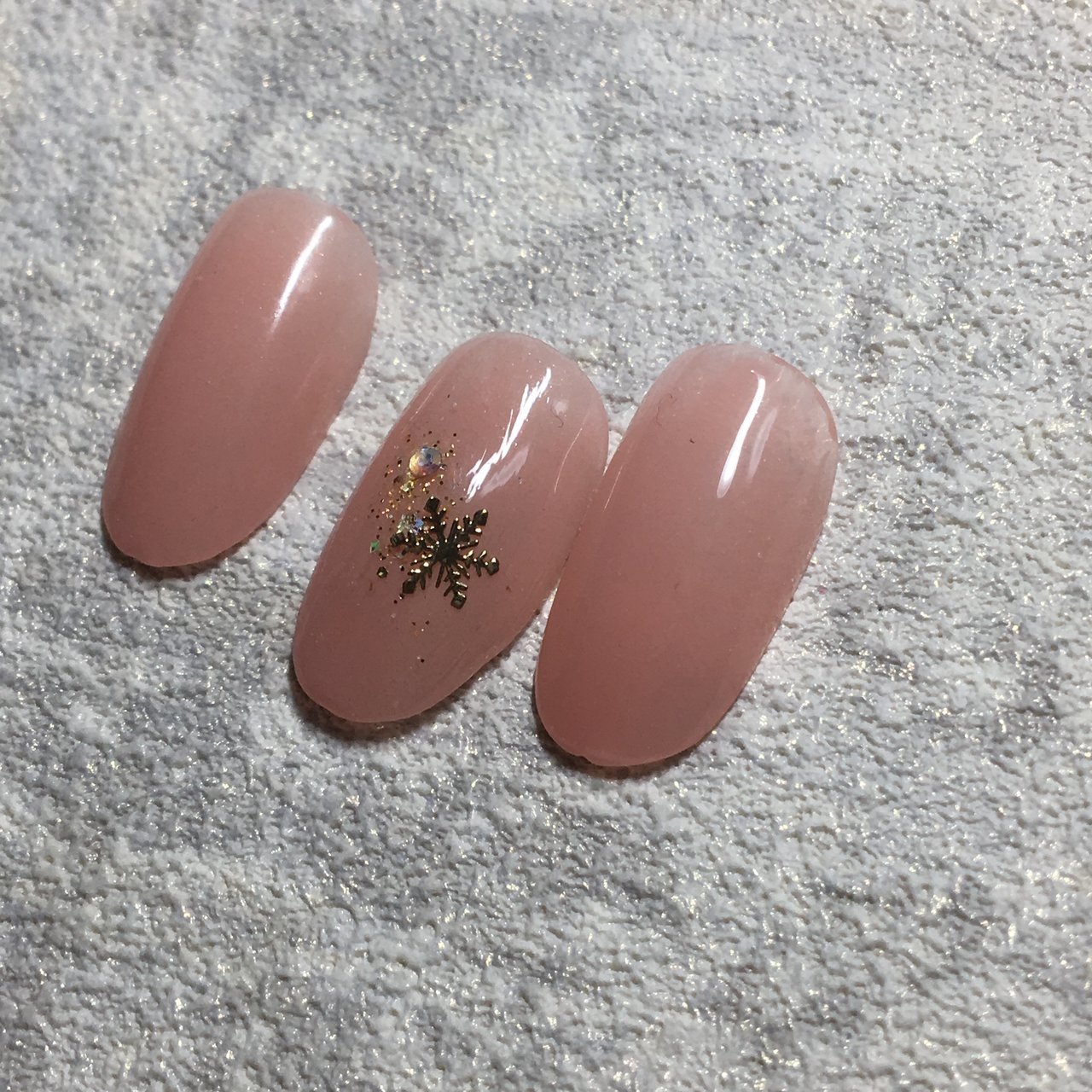 冬 クリスマス オフィス ベージュ ピンク Crystal Nailのネイルデザイン No ネイルブック