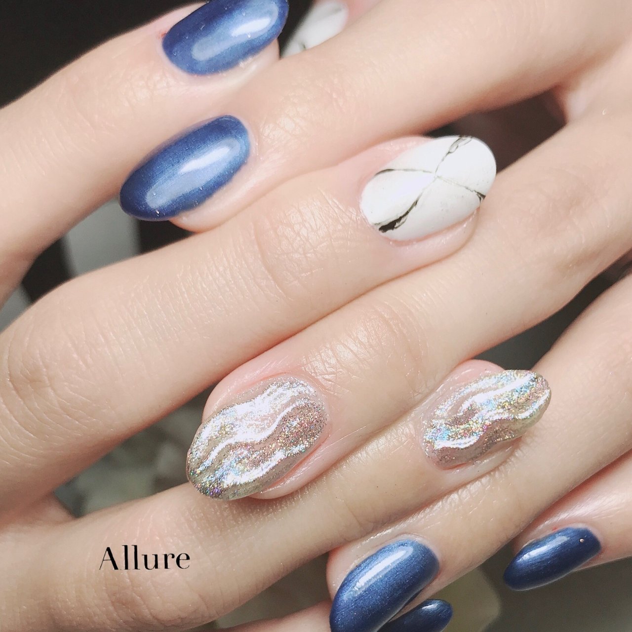 秋 冬 ハンド ホワイト ネイビー Allure アリュール 京都三条のネイルデザイン No ネイルブック