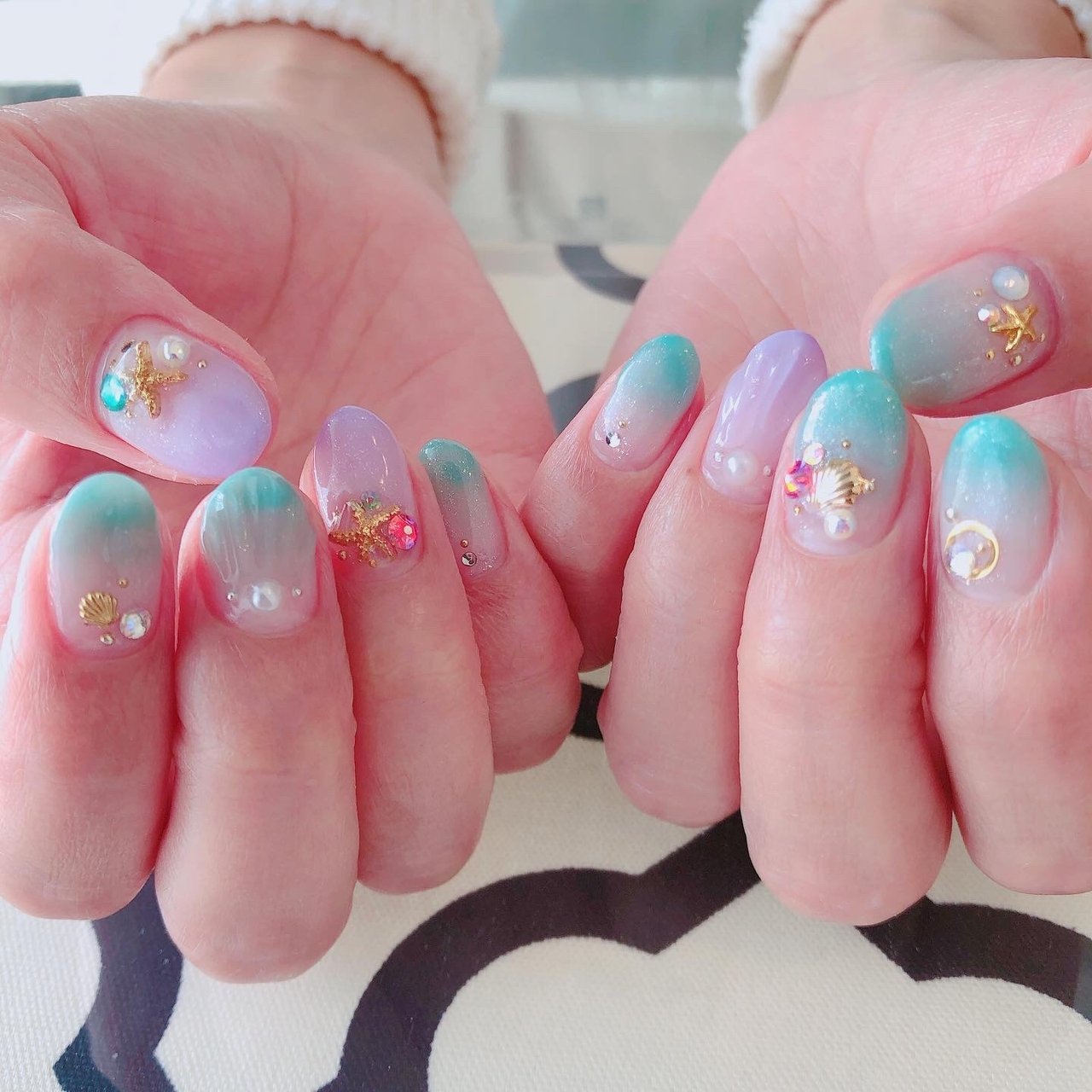 夏 オールシーズン リゾート ハンド グラデーション 645 Rosiko のネイルデザイン No ネイルブック