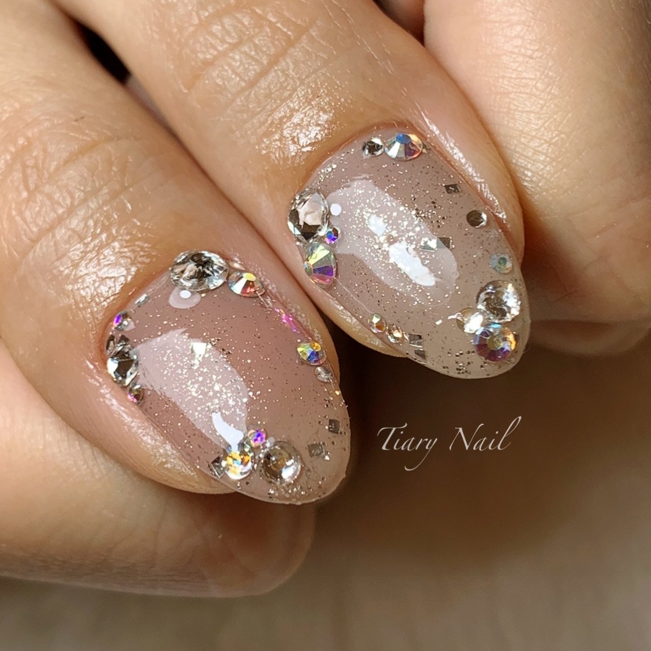 オールシーズン お正月 成人式 クリスマス ビジュー 𝑻𝒊𝒂𝒓𝒚 𝑵𝒂𝒊𝒍 ティアリーネイルのネイル デザイン No ネイルブック