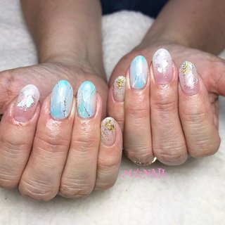大理石 水色 白グラデーションのネイルデザイン ネイルブック