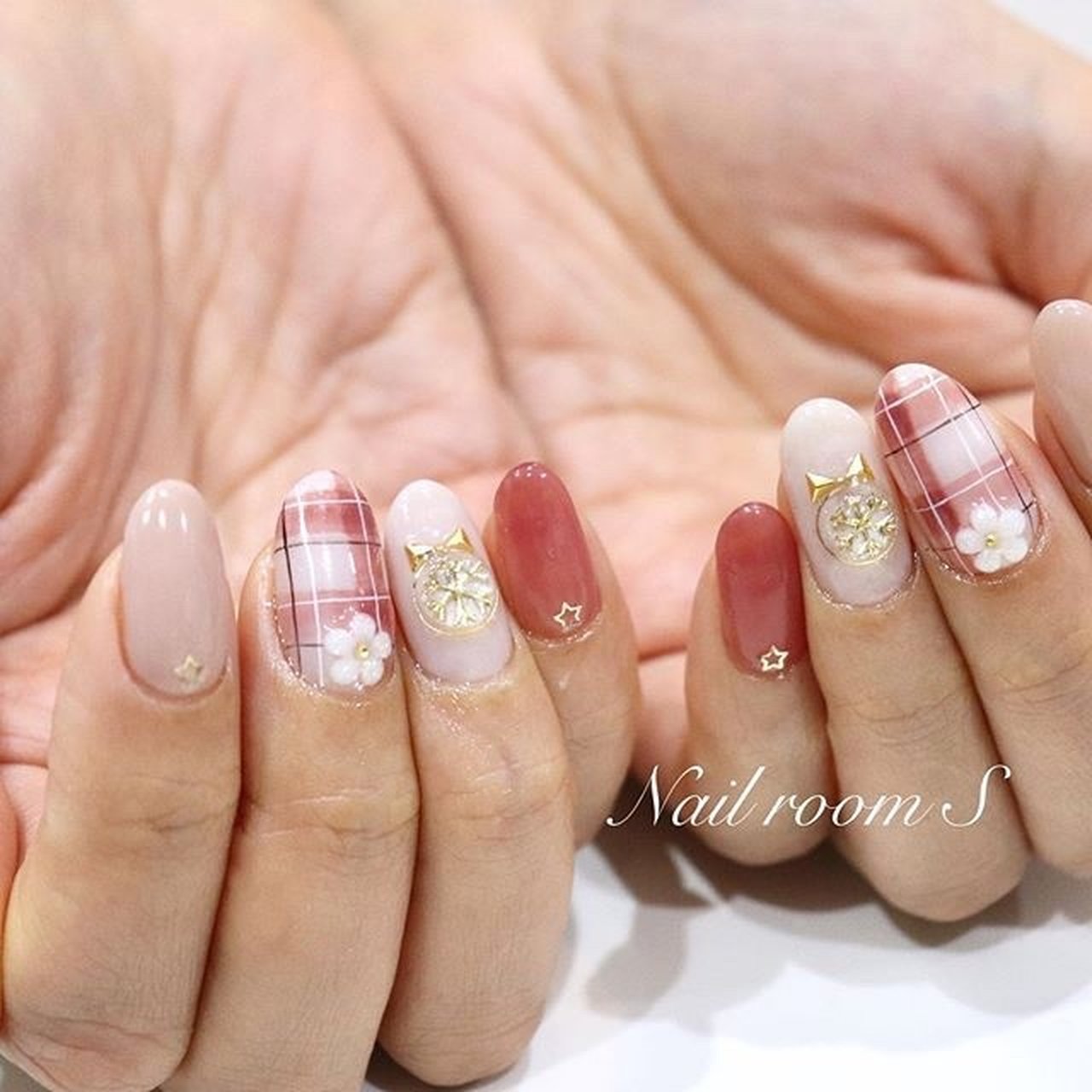 冬 クリスマス パーティー デート ビジュー ｎailroom ｓ Shiho Hiratouのネイルデザイン No ネイル ブック