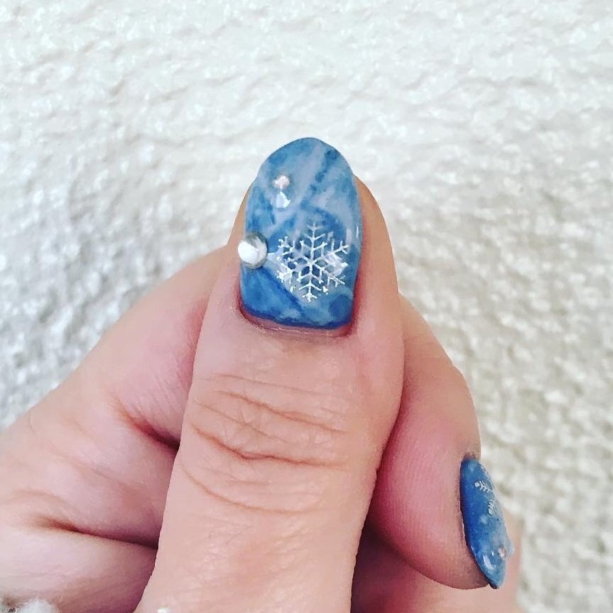 冬 ハンド 雪の結晶 ショート 水色 Haruのネイルデザイン No ネイルブック