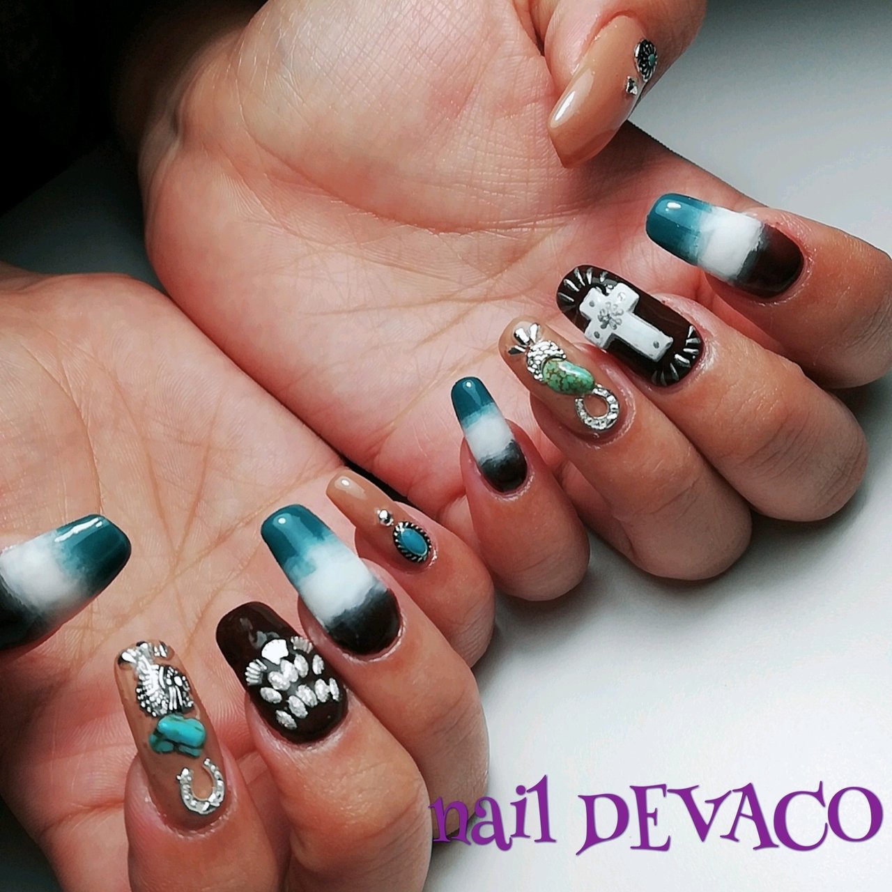 夏 冬 ハンド グラデーション ビジュー 999naildevacoのネイルデザイン No 4923518 ネイルブック