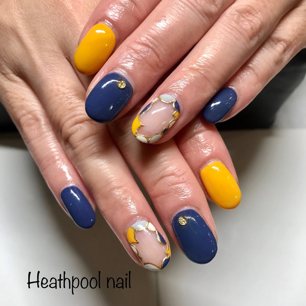 ハンド イエロー ネイビー ゴールド ジェル Heathpoolnailのネイルデザイン No ネイルブック