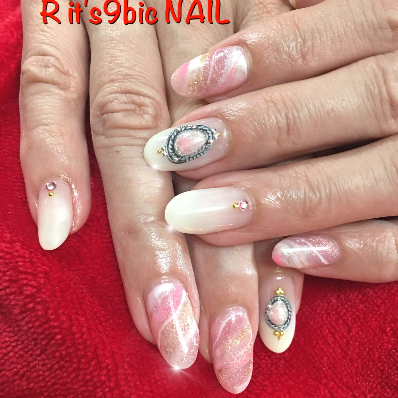 ハンド ミディアム ホワイト ピンク ゴールド Ritsuのネイルデザイン No ネイルブック