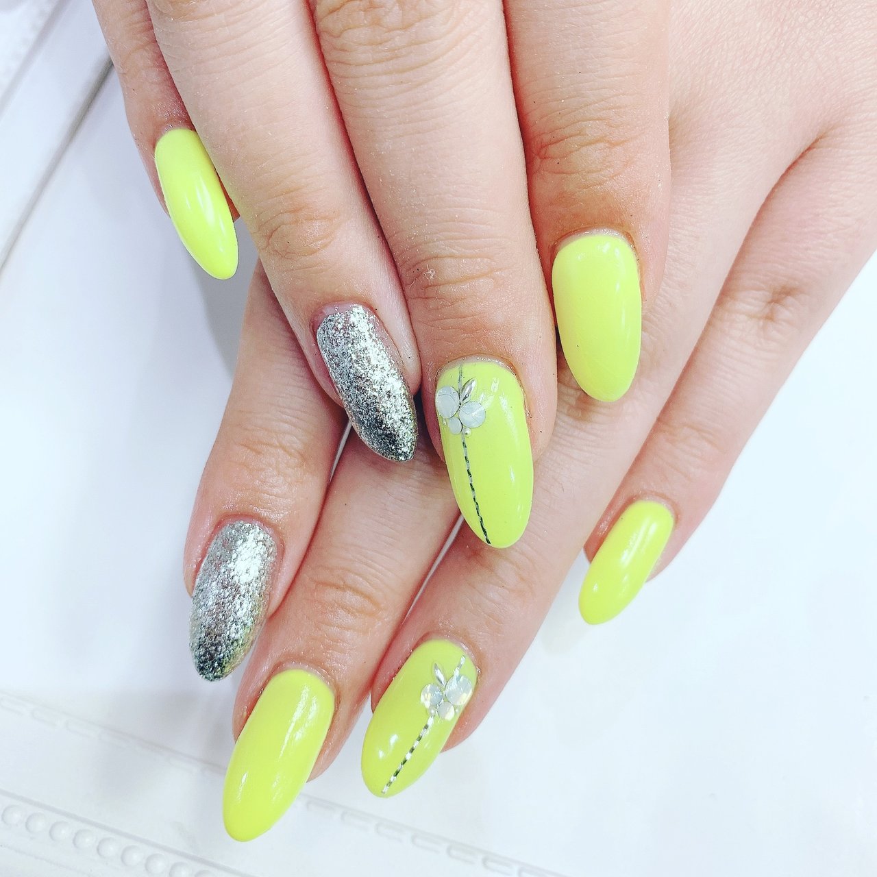 夏/ハンド/イエロー/シルバー - はにゃんのネイルデザイン[No.4931912