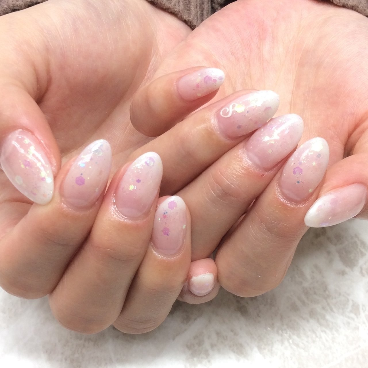 冬 ハンド グラデーション ホログラム ラメ Nailsalon Daisyのネイルデザイン No ネイルブック