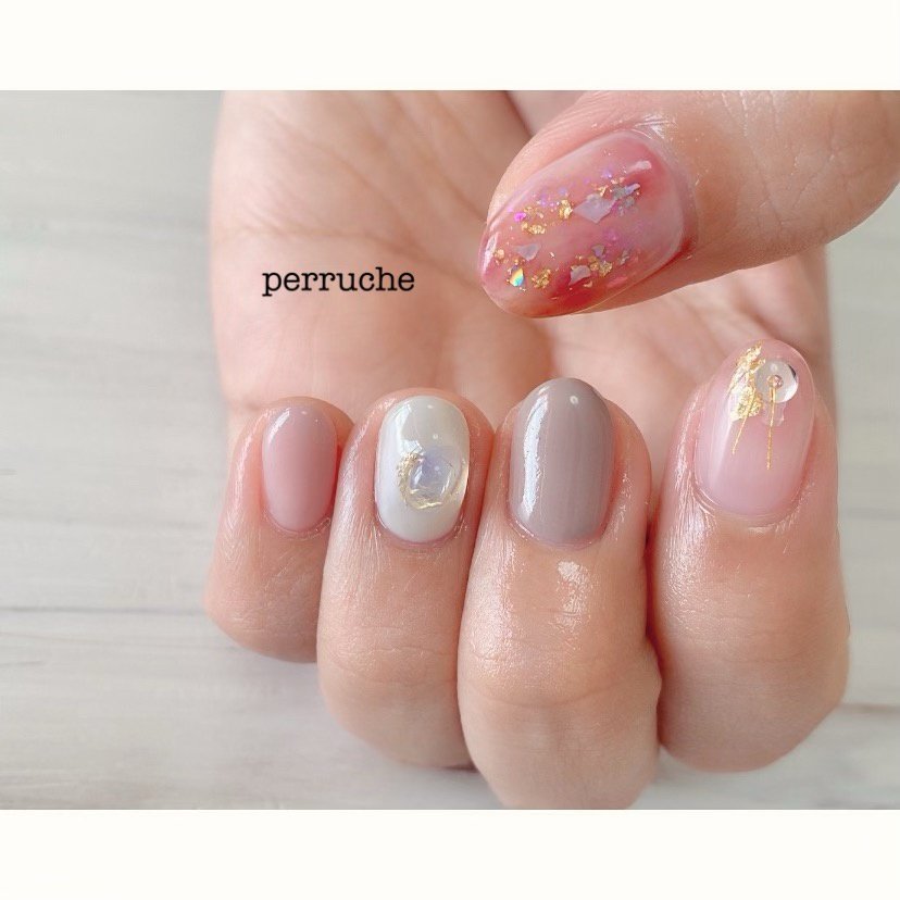 オールシーズン 成人式 オフィス ブライダル ハンド 𝚗𝚊𝚒𝚕 𝚜𝚊𝚕𝚘𝚗 𝚙𝚎𝚛𝚛𝚞𝚌𝚑𝚎 ﾍﾟﾙｰｼｭ 𓅪のネイルデザイン No ネイルブック