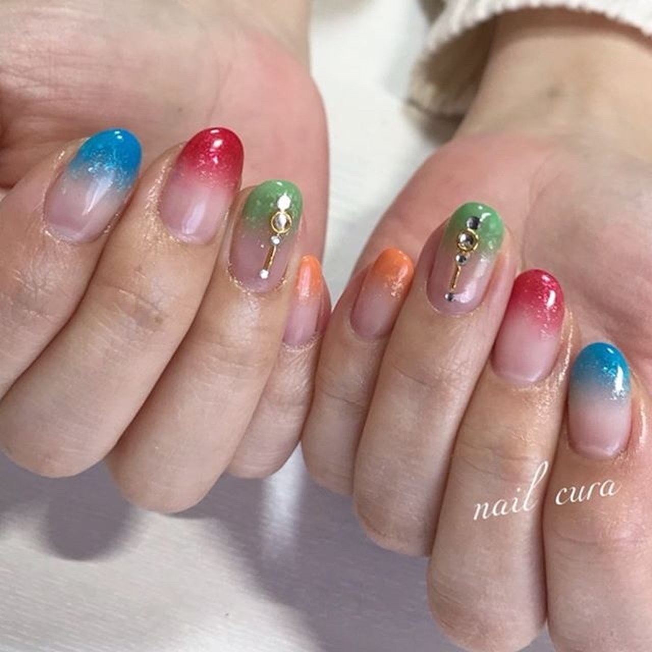 ハンド シンプル グラデーション ビジュー ラメ Nailcuraのネイルデザイン No ネイルブック