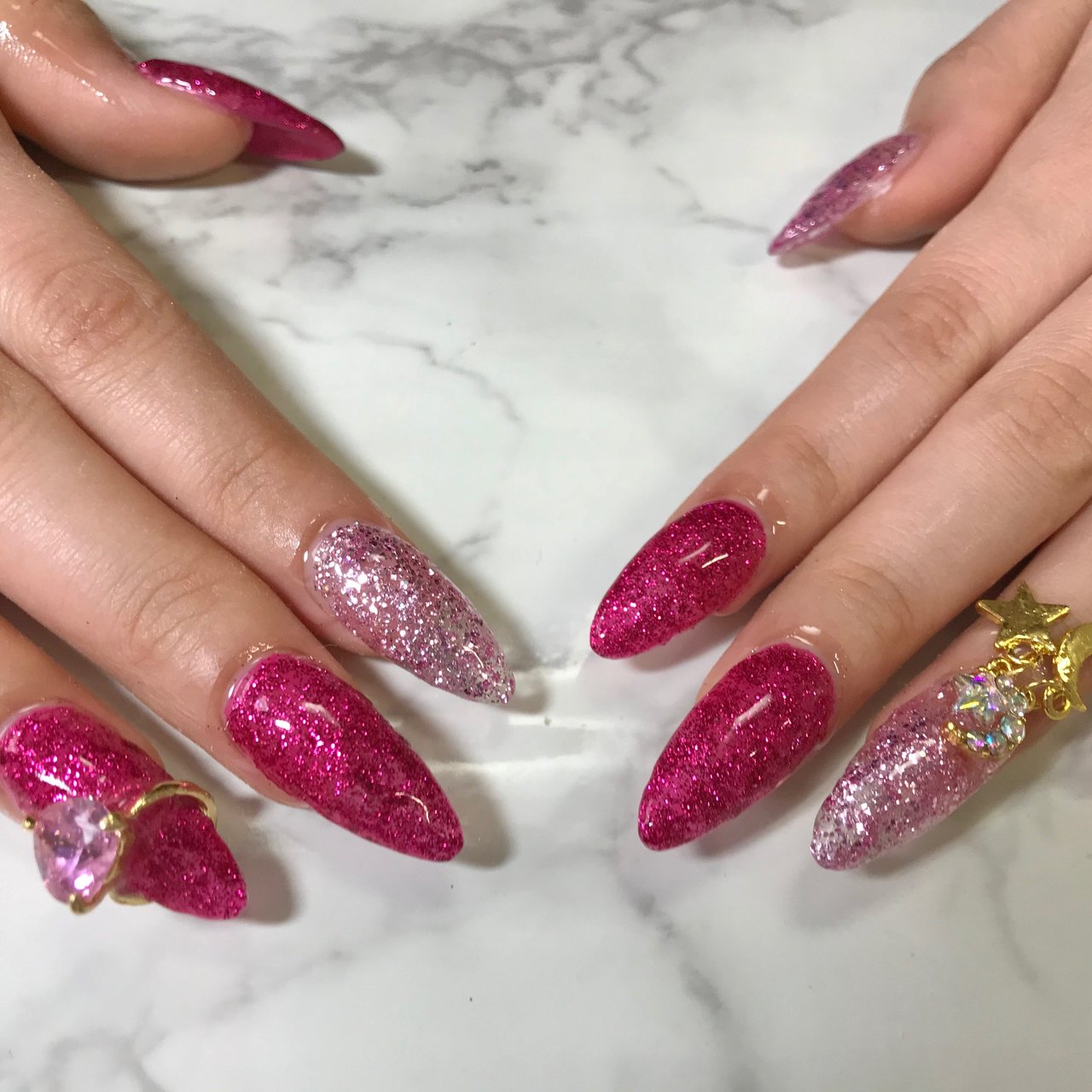 オールシーズン ラメ ワンカラー ビジュー ピンク Nail Room Amery のネイルデザイン No ネイルブック