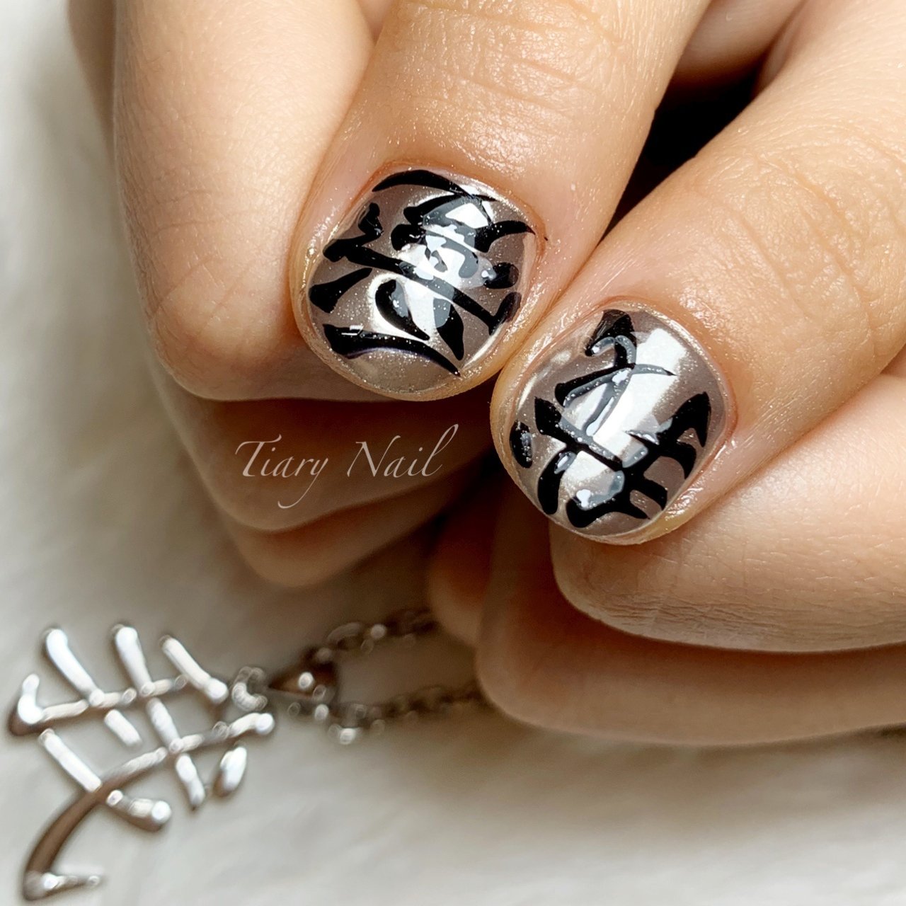 オールシーズン お正月 成人式 ハロウィン シンプル 𝑻𝒊𝒂𝒓𝒚 𝑵𝒂𝒊𝒍 ティアリーネイルのネイル デザイン No ネイルブック