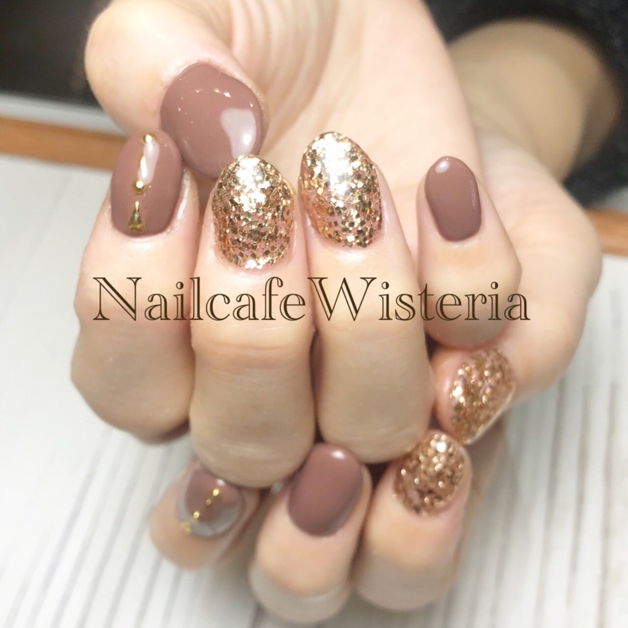 シンプル ラメ ワンカラー ブラウン ゴールド Nailcafewisteriaのネイルデザイン No ネイルブック