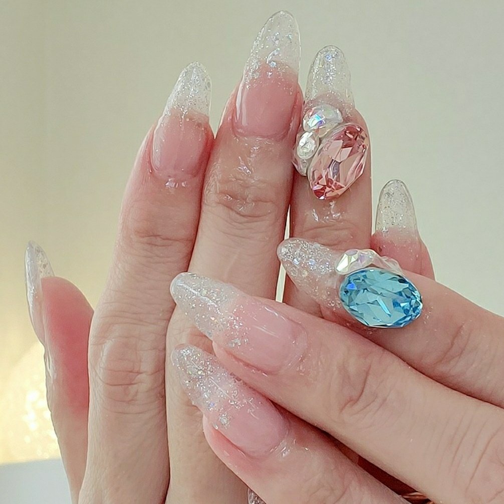 オールシーズン ハンド グラデーション ラメ ビジュー Aquartnail Rieのネイルデザイン No ネイルブック