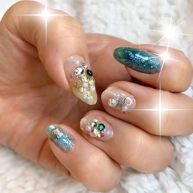 冬 ハンド ホログラム ビジュー チーク ちゃめのネイルデザイン No ネイルブック