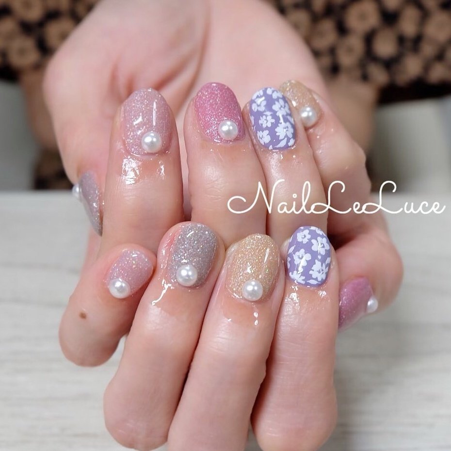 オールシーズン ハンド シンプル ビジュー フラワー M Hirano ﾟ Nailleluce のネイル デザイン No ネイルブック