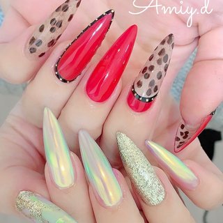 ベージュのロングスティレットネイルチップ ベージュのロング