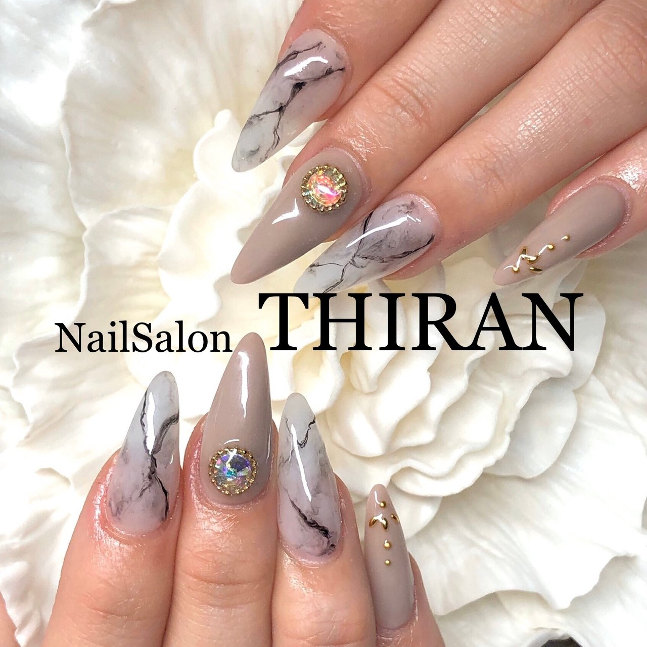 オールシーズン ハンド シンプル ビジュー ワンカラー Nailsalon Thiranのネイルデザイン No ネイルブック