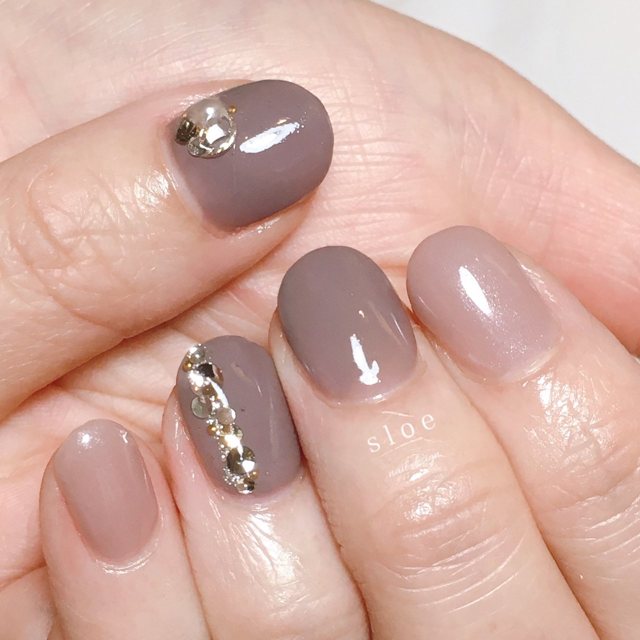 オールシーズン ハンド シンプル ビジュー ショート Sloe Nail Designのネイルデザイン No ネイルブック