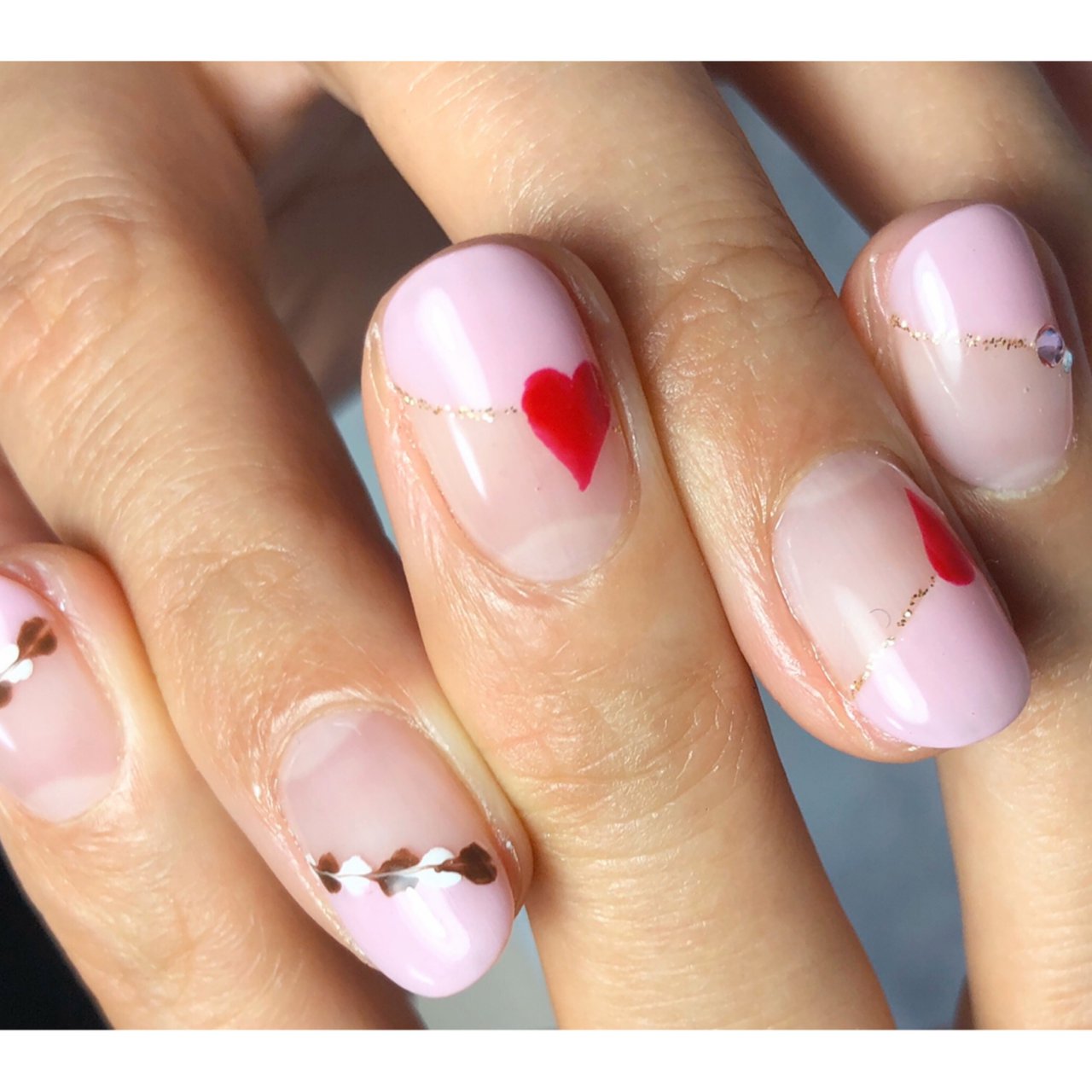 バレンタイン ハンド 変形フレンチ ハート ピーコック 美爪クリエイター Haruのネイルデザイン No ネイルブック