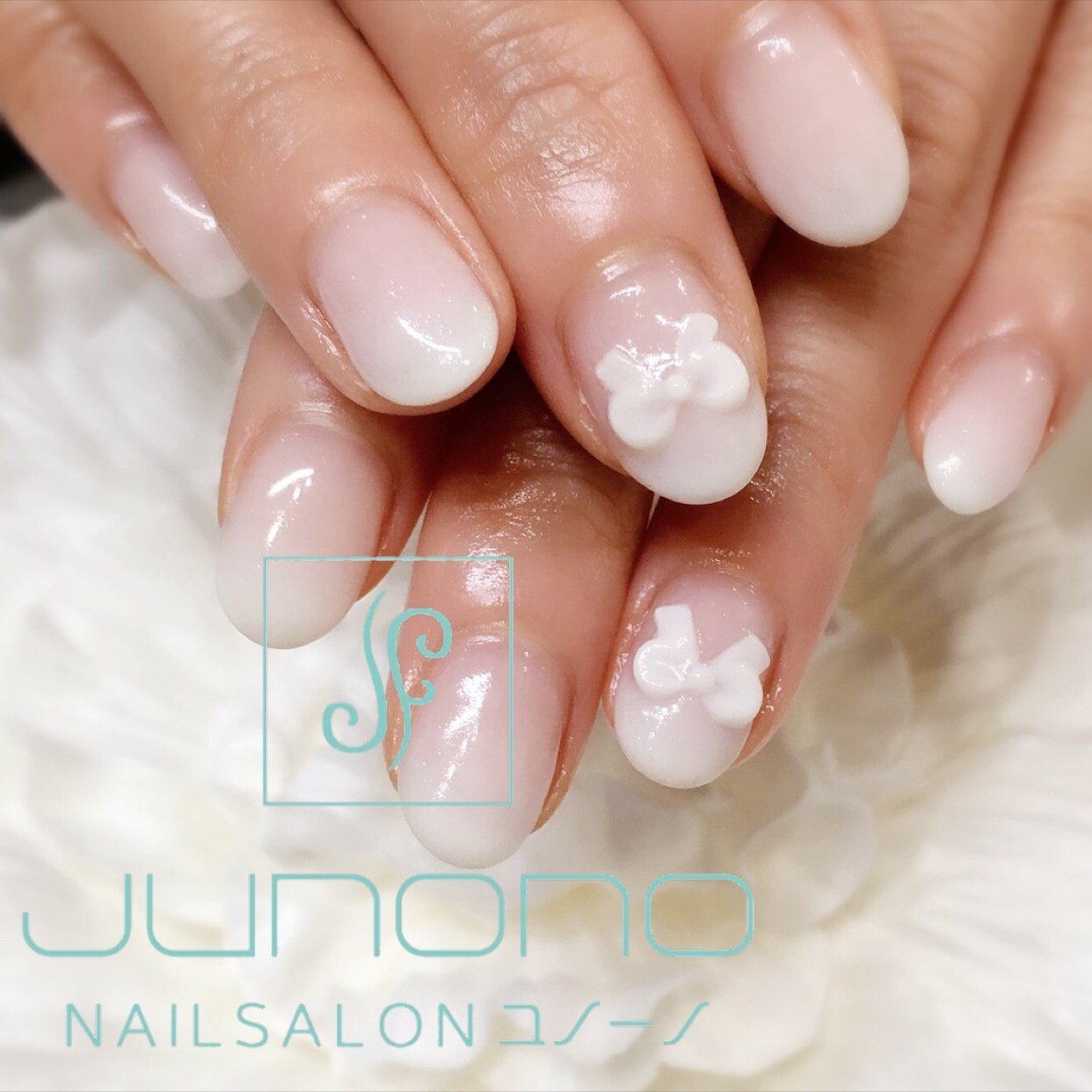 ハンド グラデーション 3d リボン ホワイト ユノーノnail Salon Junonoのネイルデザイン No ネイルブック