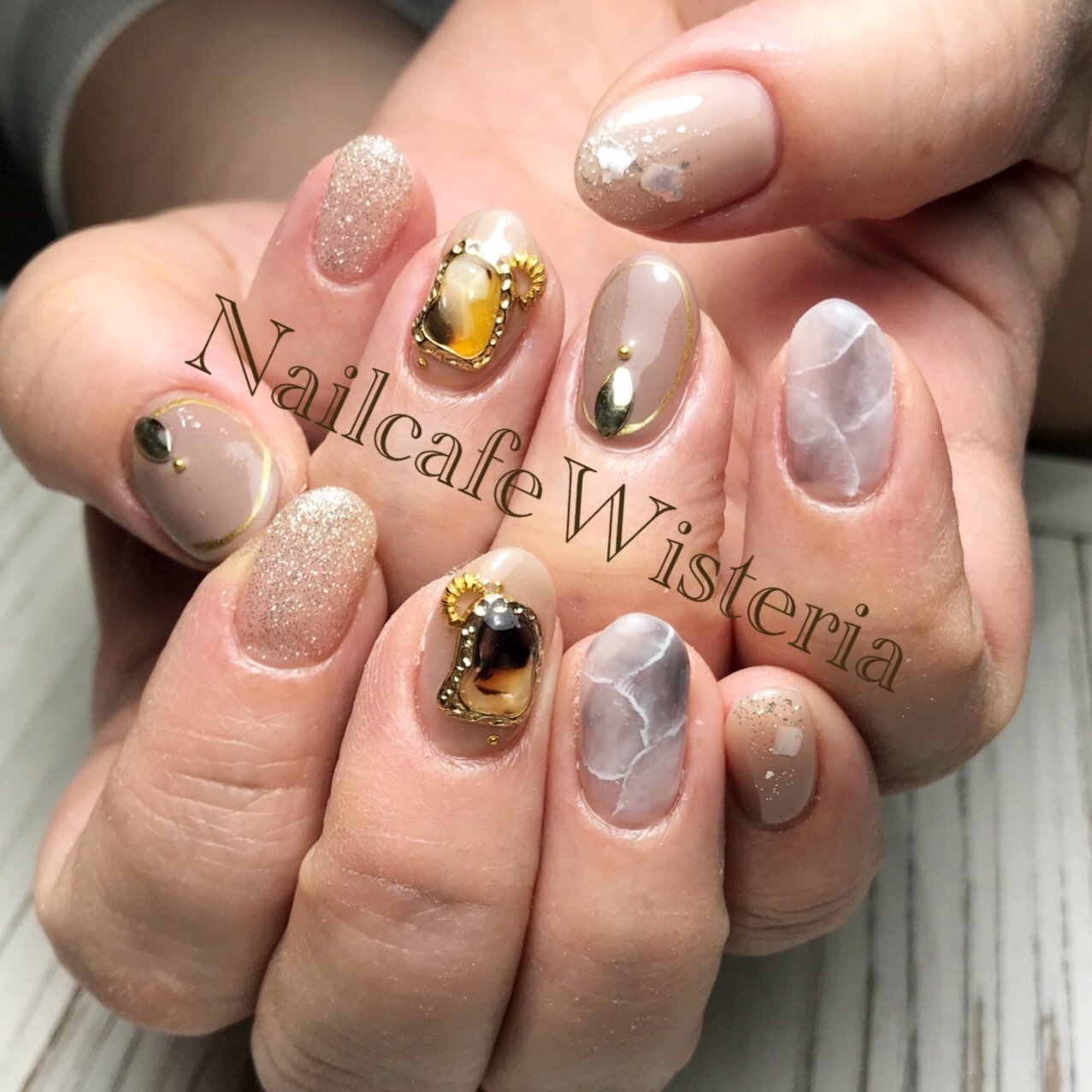 ホワイト ベージュ グレー Nailcafewisteriaのネイルデザイン No ネイルブック