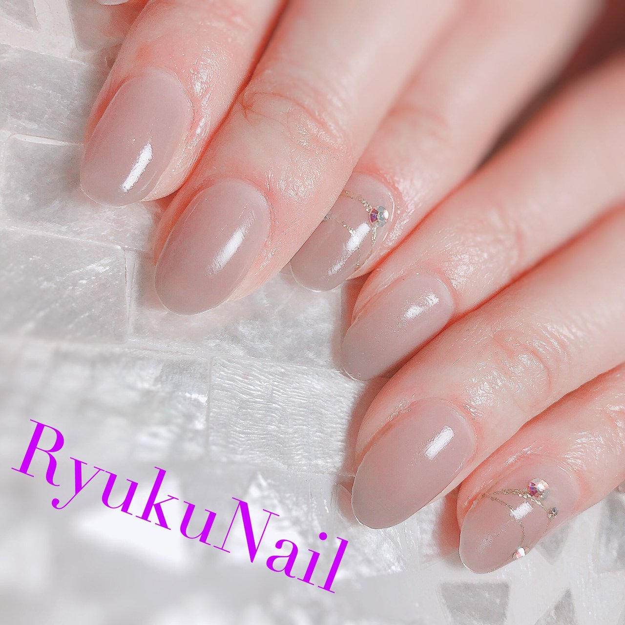 オールシーズン オフィス ハンド シンプル ビジュー Ryukunailのネイルデザイン No ネイルブック