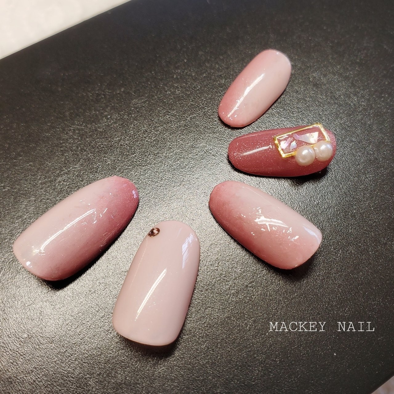 オールシーズン バレンタイン デート ハンド グラデーション Mackey Nailのネイルデザイン No ネイルブック