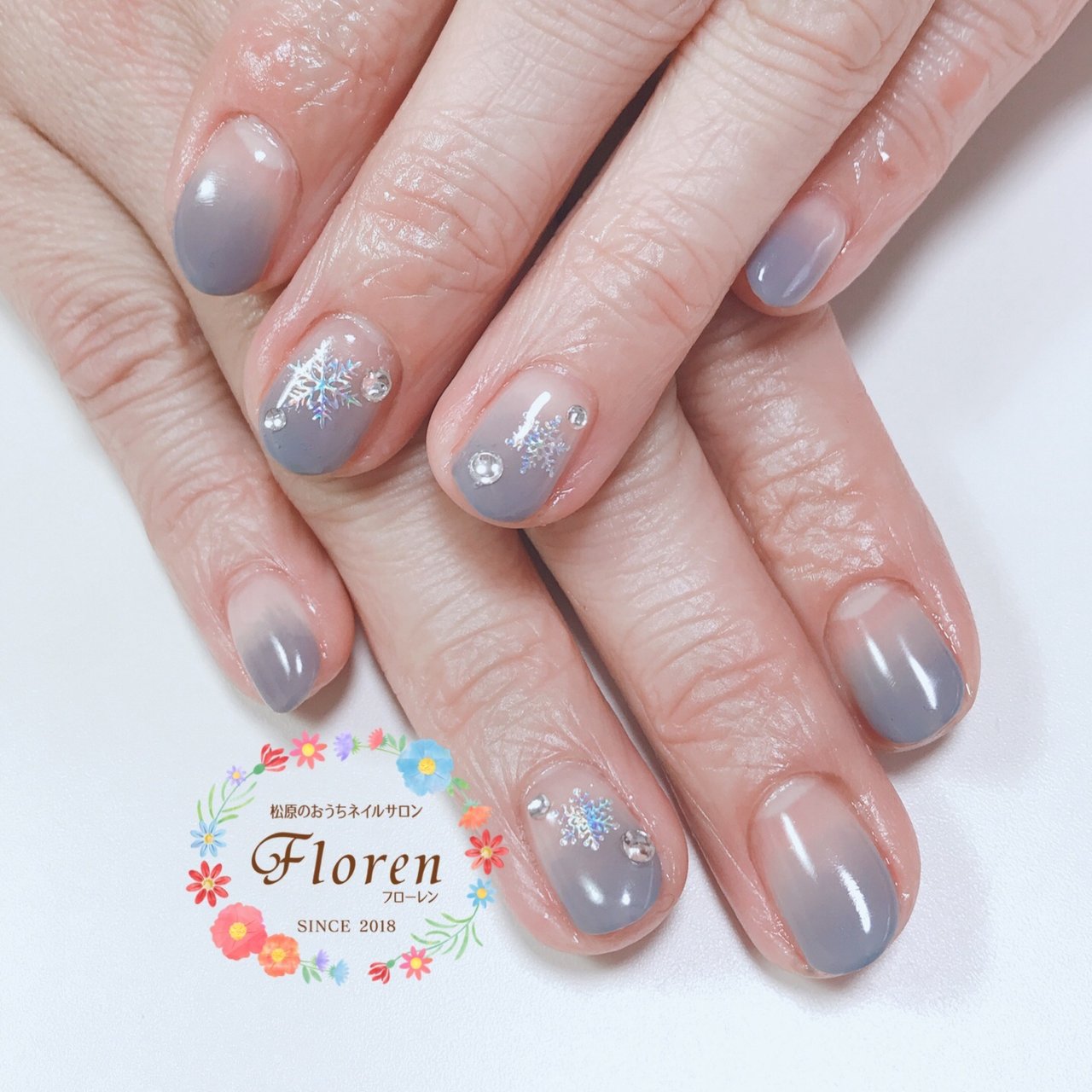 冬 クリスマス ハンド グラデーション 雪の結晶 Nailsalonflorenのネイルデザイン No ネイルブック