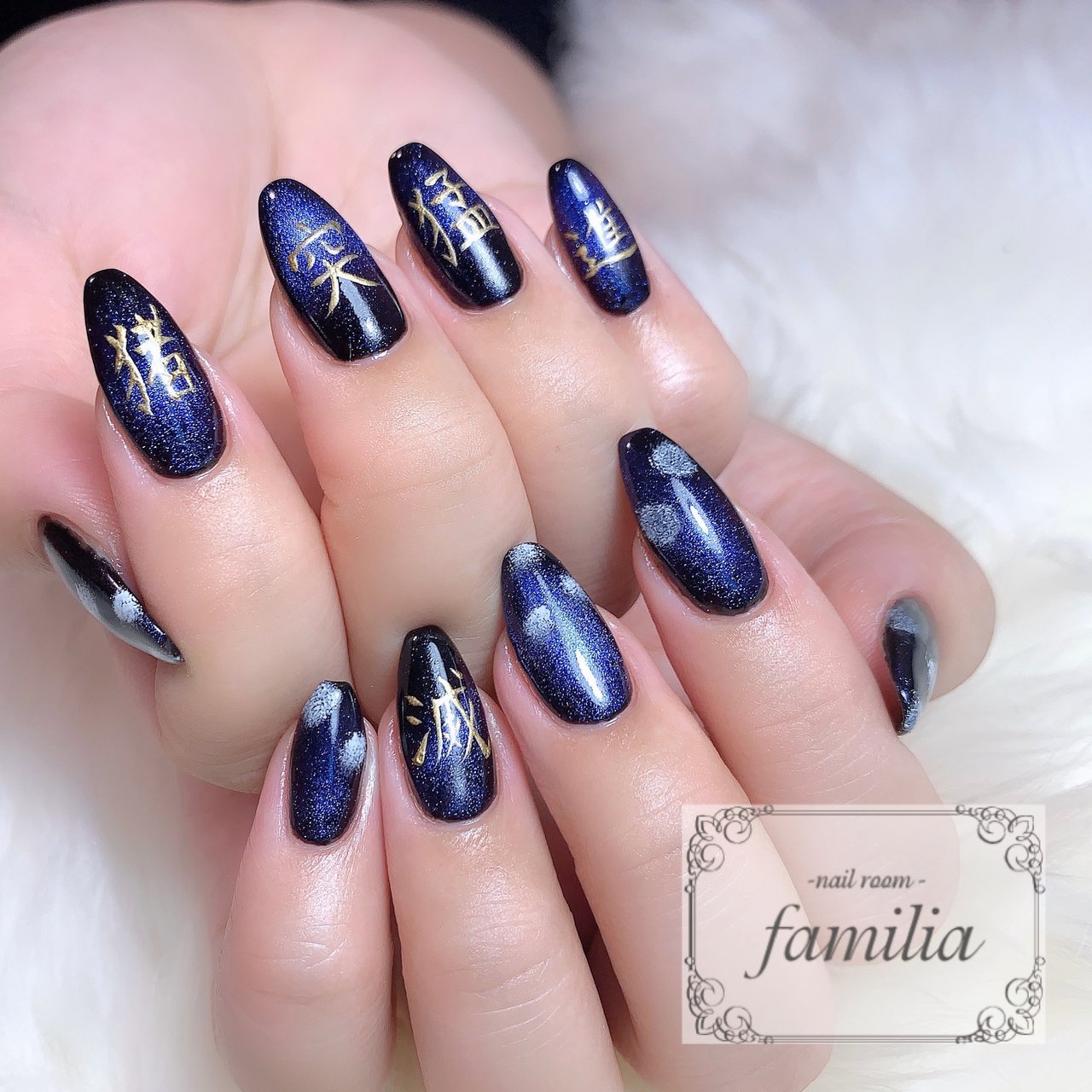 ハンド ブルー ブラック ゴールド ジェル Nailroom Familiaのネイルデザイン No ネイルブック