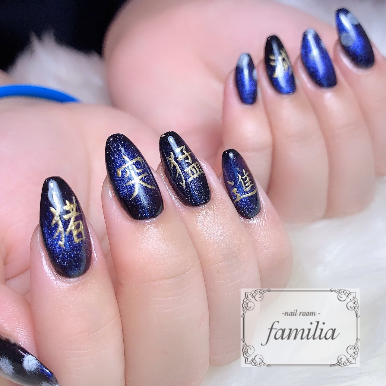 ハンド ブルー ブラック ゴールド ジェル Nailroom Familiaのネイルデザイン No ネイルブック