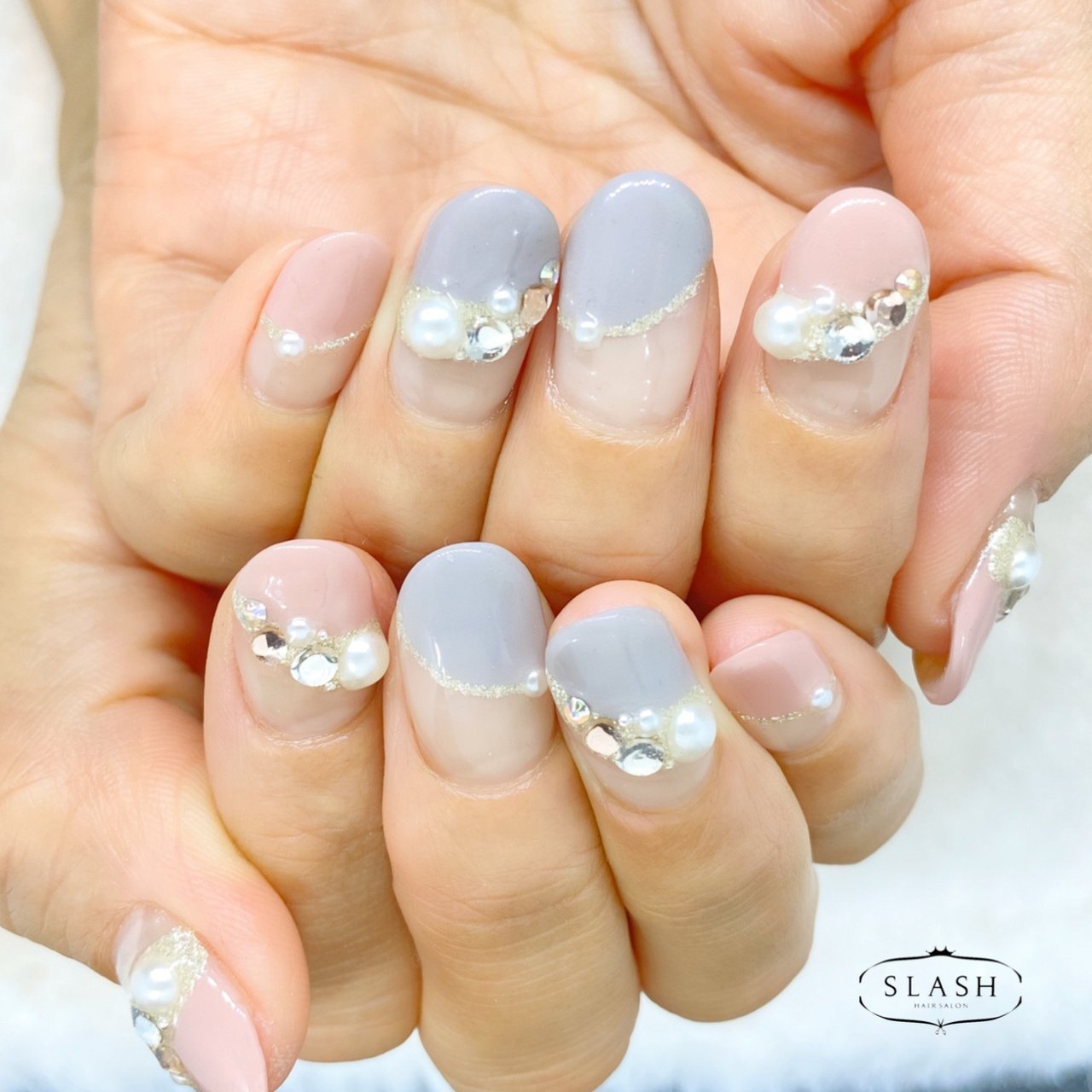 冬 オールシーズン ハンド 変形フレンチ ビジュー Slash Nail Tsukiyamaのネイルデザイン No ネイルブック