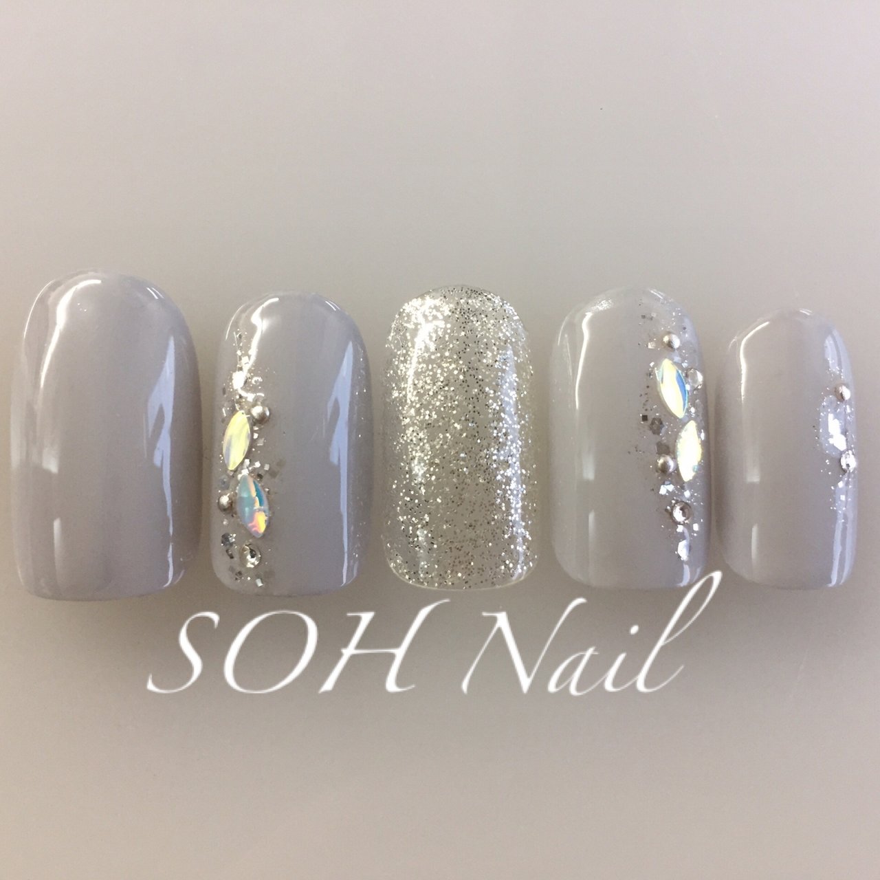 オールシーズン ハンド ラメ ワンカラー ビジュー Ora Nail 旧soh Nail のネイルデザイン No 5041010 ネイルブック