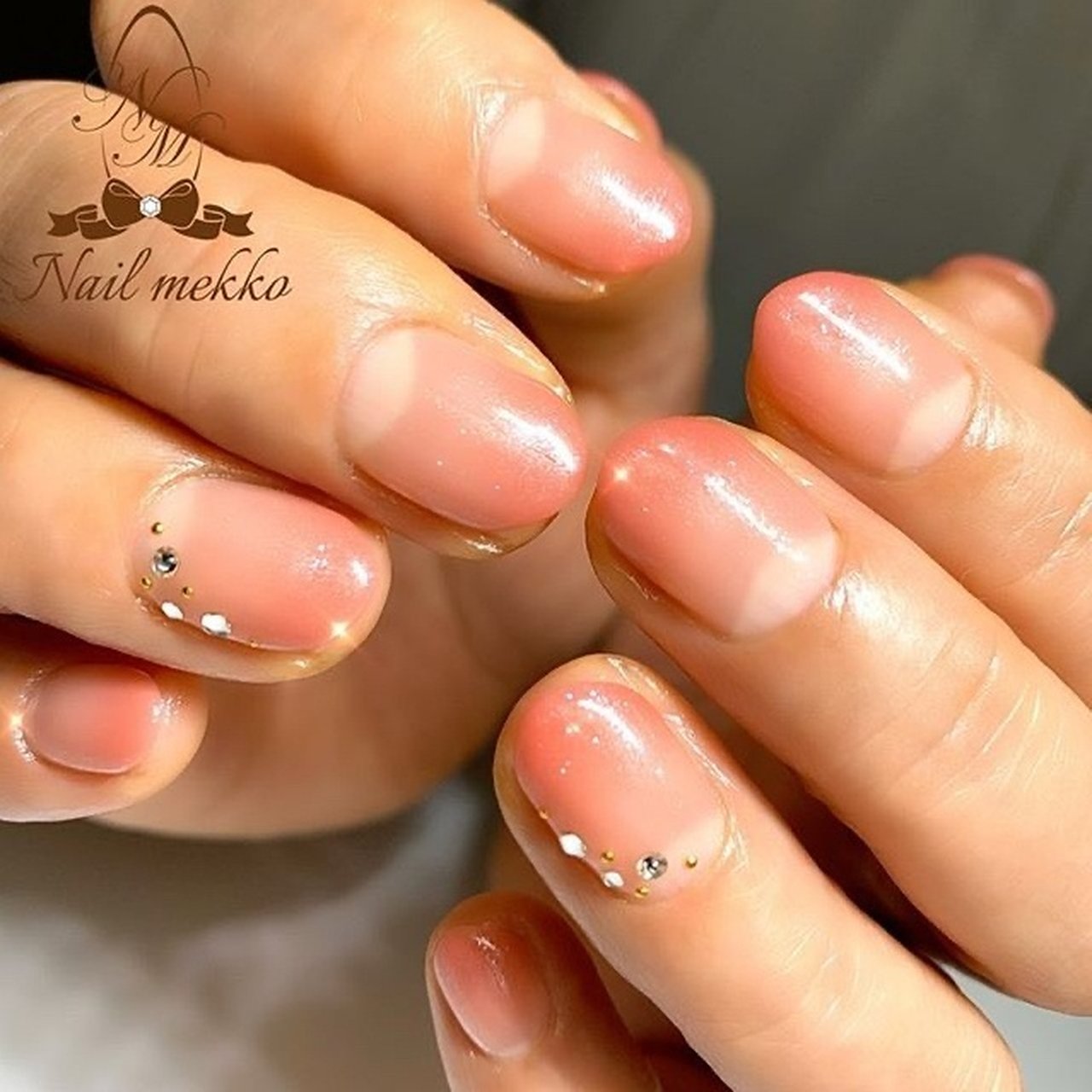 ハンド シンプル グラデーション ビジュー ラメ Nail Mekkoのネイルデザイン No ネイルブック