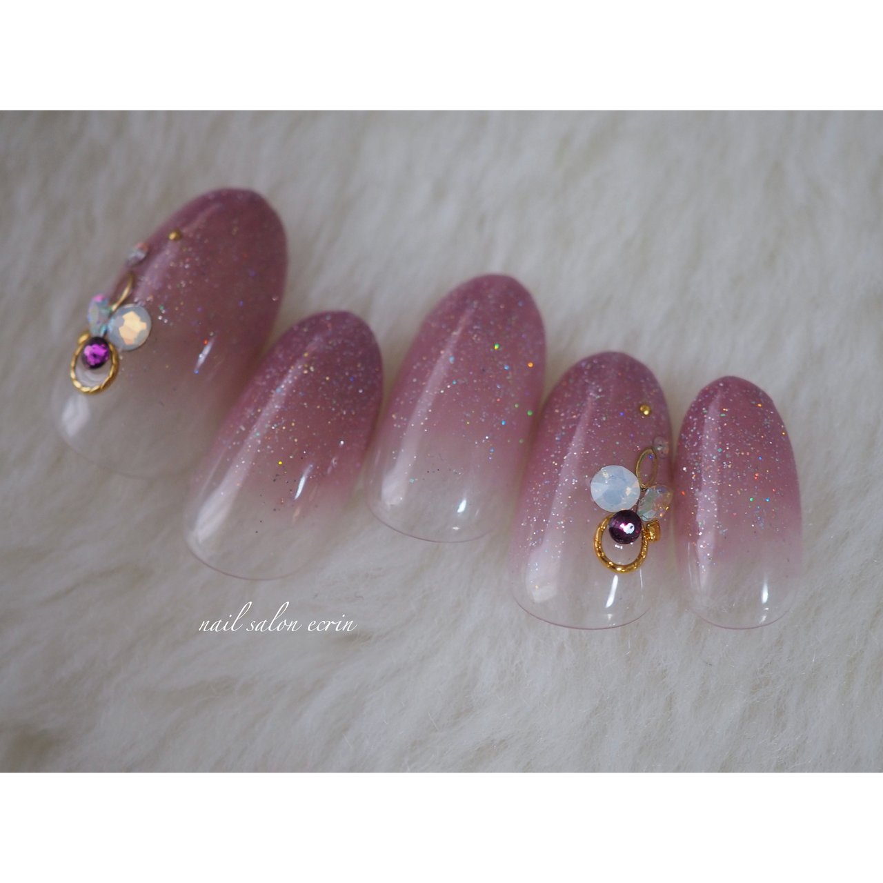 グラデーション ラメ ビジュー ピンク Nail Ecrinのネイルデザイン No ネイルブック