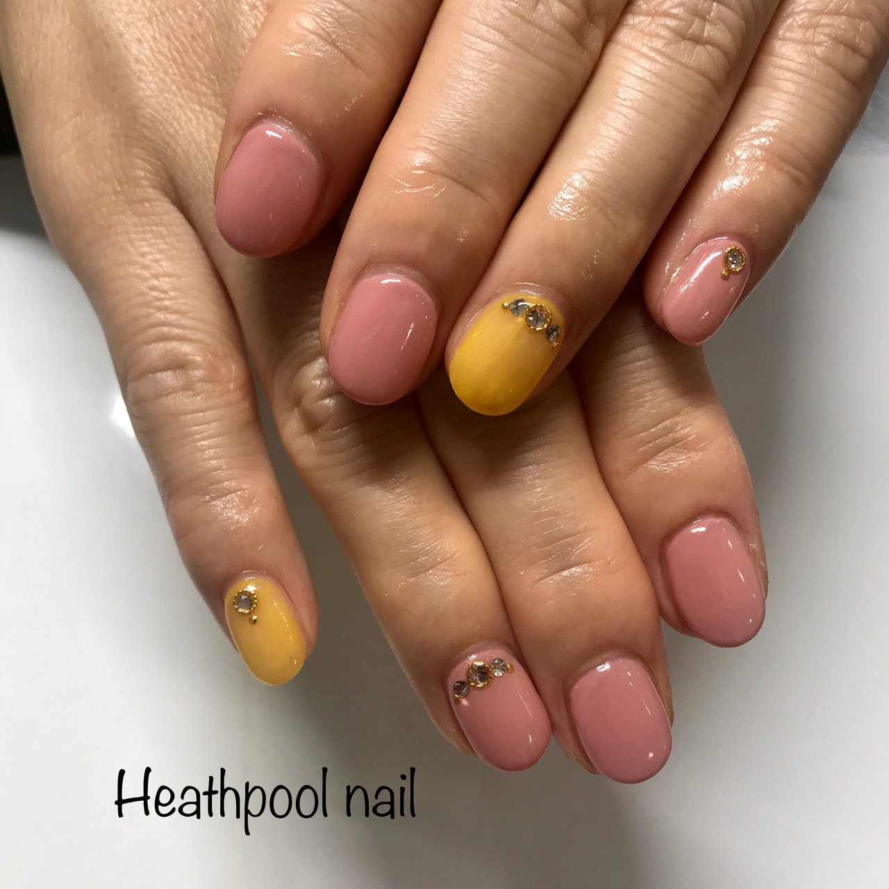 ハンド ピンク イエロー ジェルネイル Heathpoolnailのネイルデザイン No ネイルブック