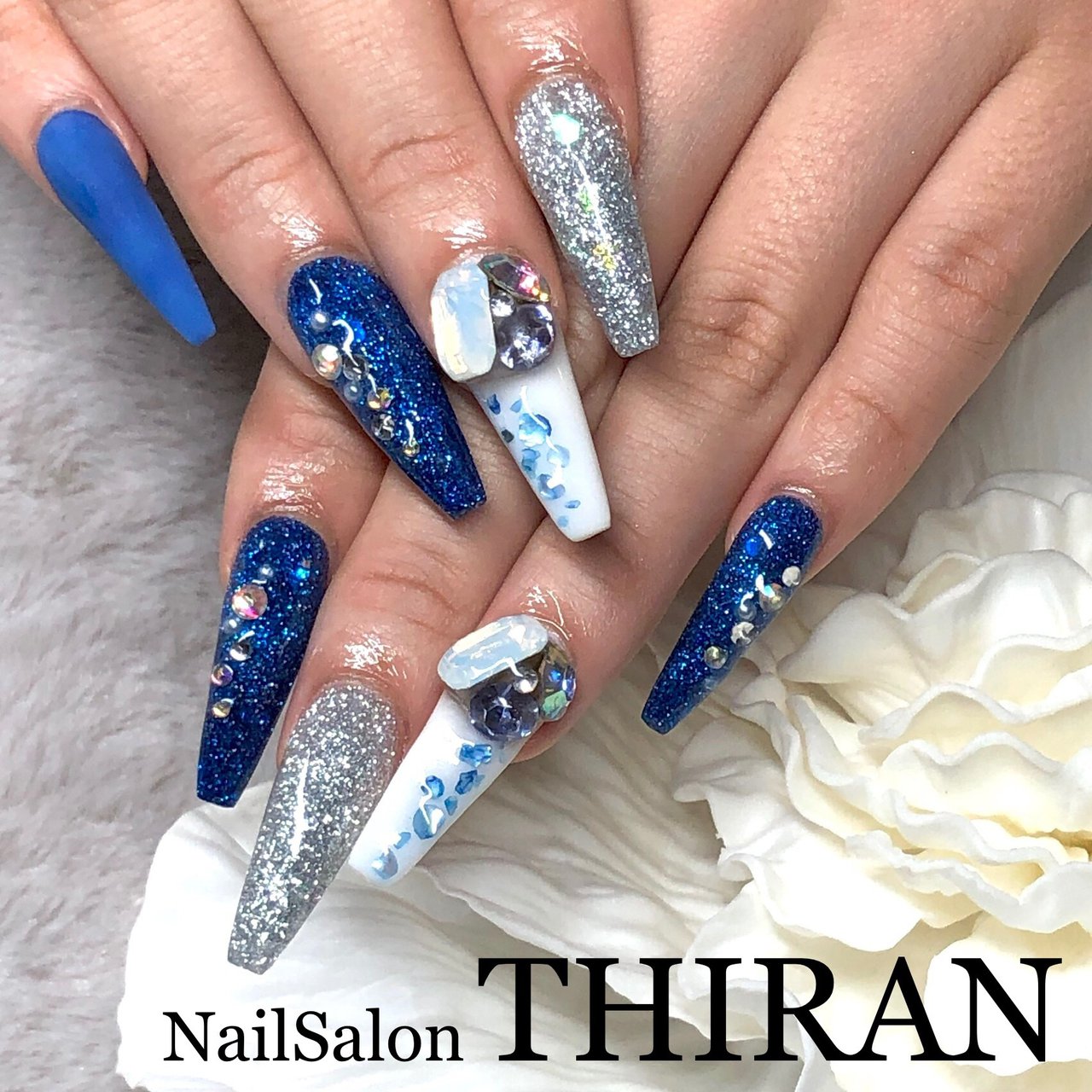 オールシーズン ハンド ビジュー ラメ ワンカラー Nailsalon Thiranのネイルデザイン No ネイルブック