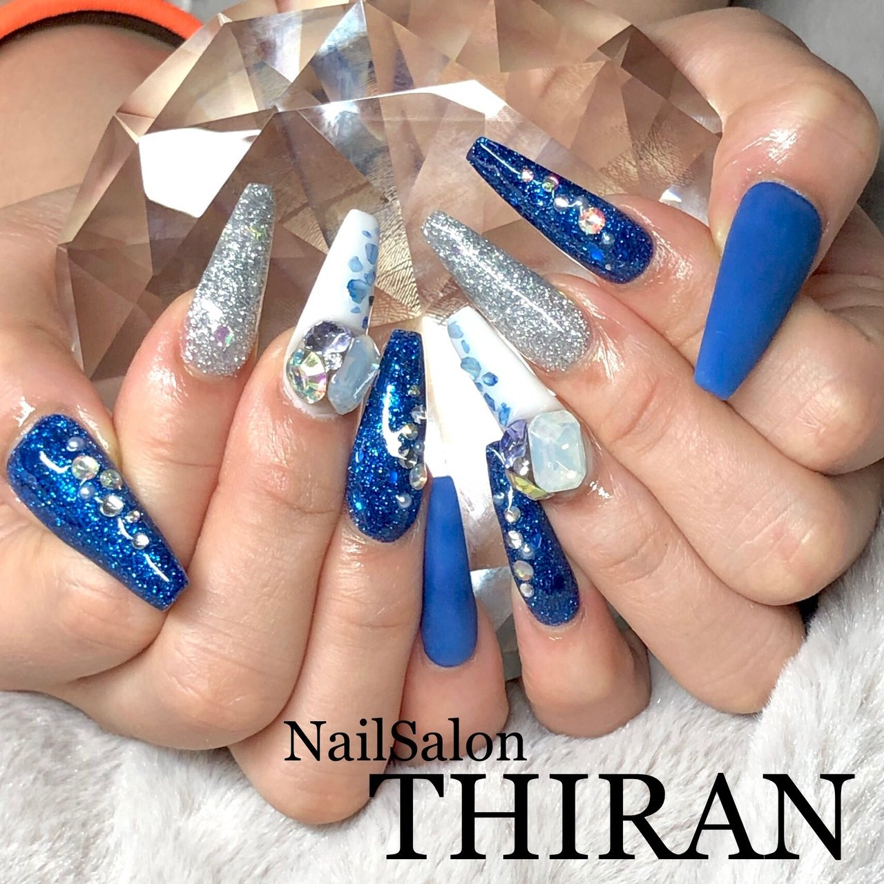 オールシーズン ハンド ラメ ワンカラー ビジュー Nailsalon Thiranのネイルデザイン No ネイルブック