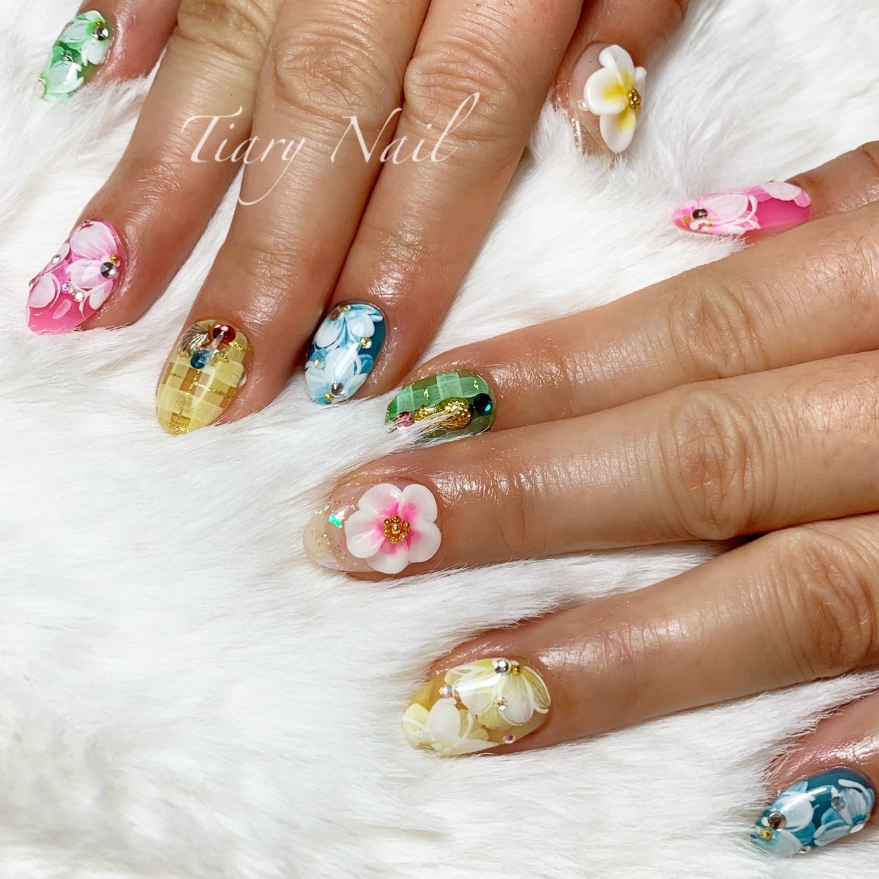 春 夏 海 リゾート ビジュー Tiarynail ティアリーネイルのネイルデザイン No ネイルブック