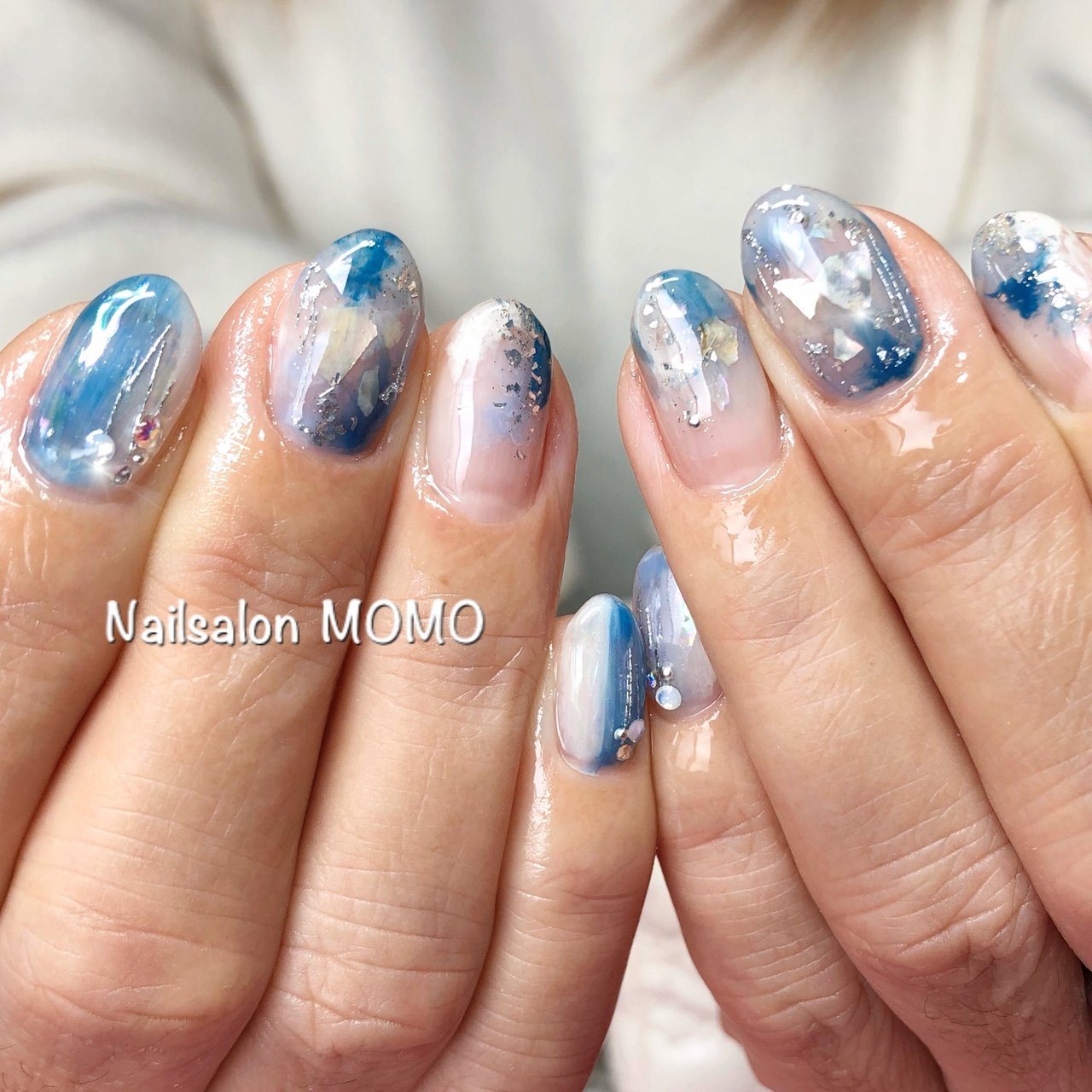 ハンド ラメ シェル ニュアンス 水色 Nailsalonmomoのネイルデザイン No ネイルブック