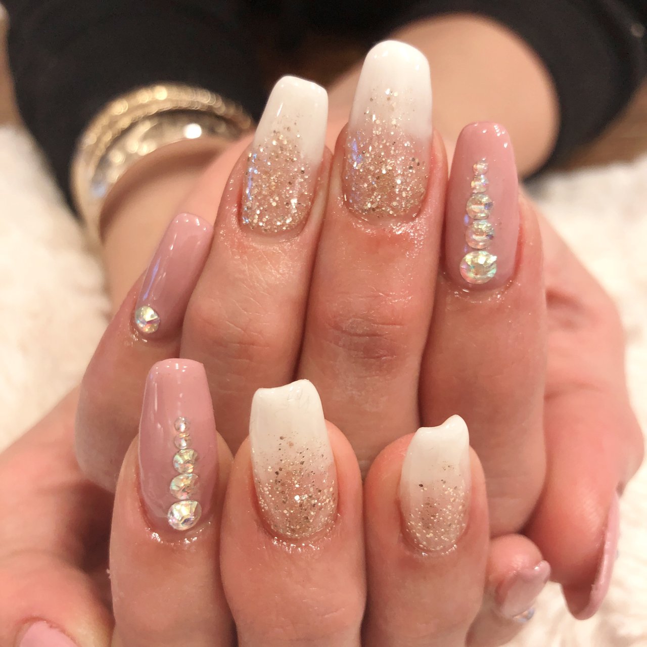 オールシーズン ハンド グラデーション ラメ ビジュー Nailsalonlilyのネイルデザイン No ネイルブック