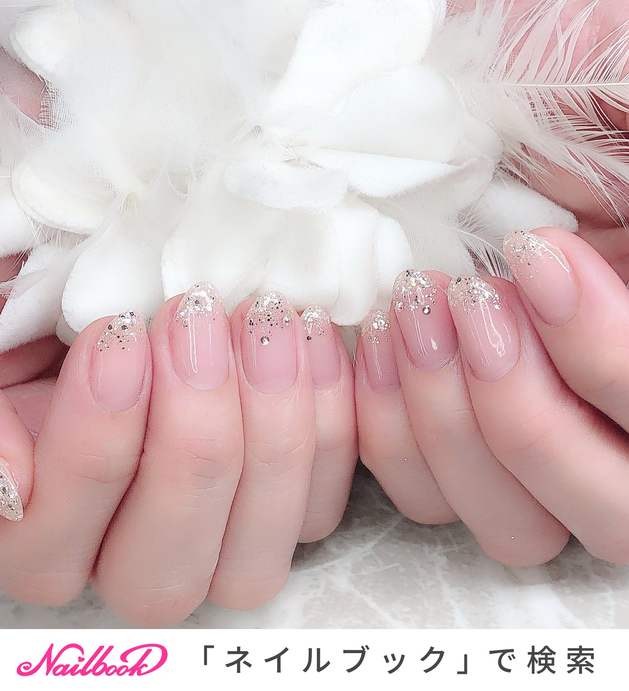 薬指だけスワロフスキーのネイルデザイン ネイルブック