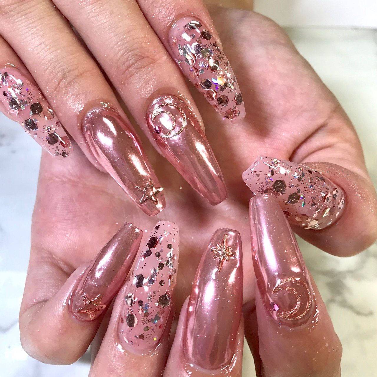 オールシーズン ラメ ミラー ロング ピンク Nail Room Amery のネイルデザイン No ネイルブック