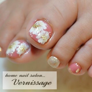 上品なフットネイルのネイルデザイン ネイルブック