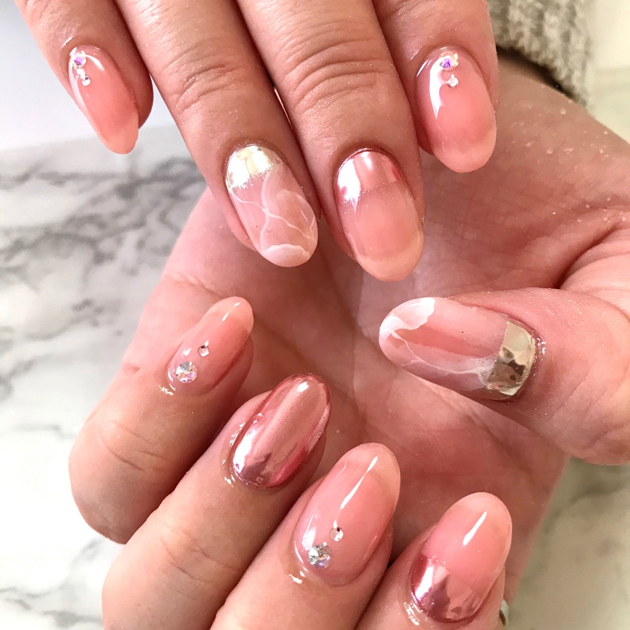 春 フレンチ 変形フレンチ 大理石 ミラー Nail Salon Kapaliliのネイルデザイン No ネイルブック