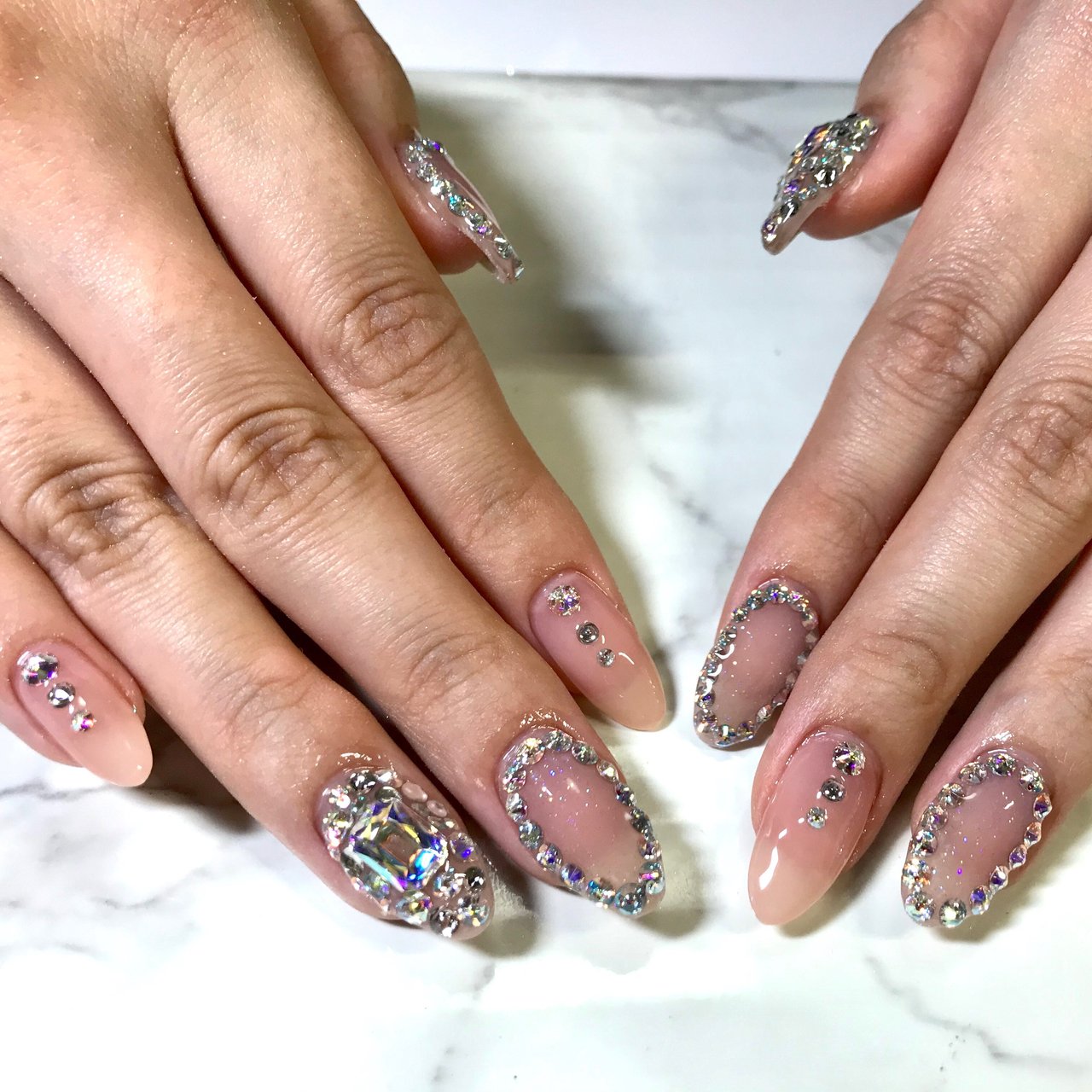 オールシーズン ビジュー ラメ ワンカラー ピンク Nail Room Amery のネイルデザイン No ネイルブック