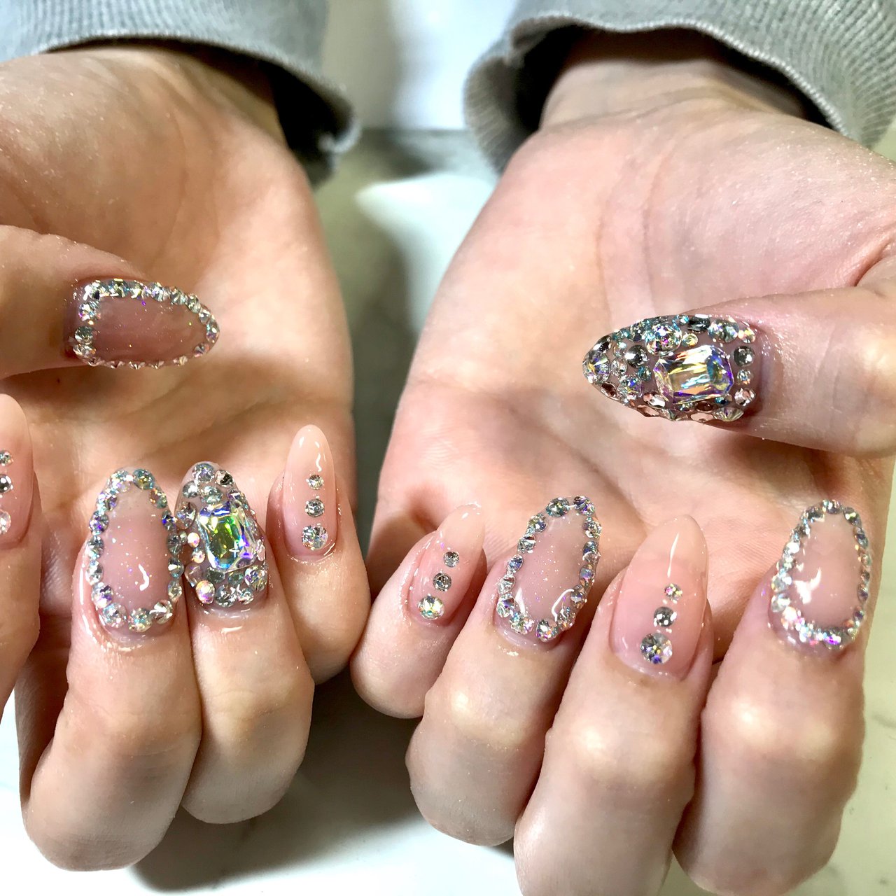 オールシーズン ラメ ワンカラー ビジュー ピンク Nail Room Amery のネイルデザイン No ネイルブック