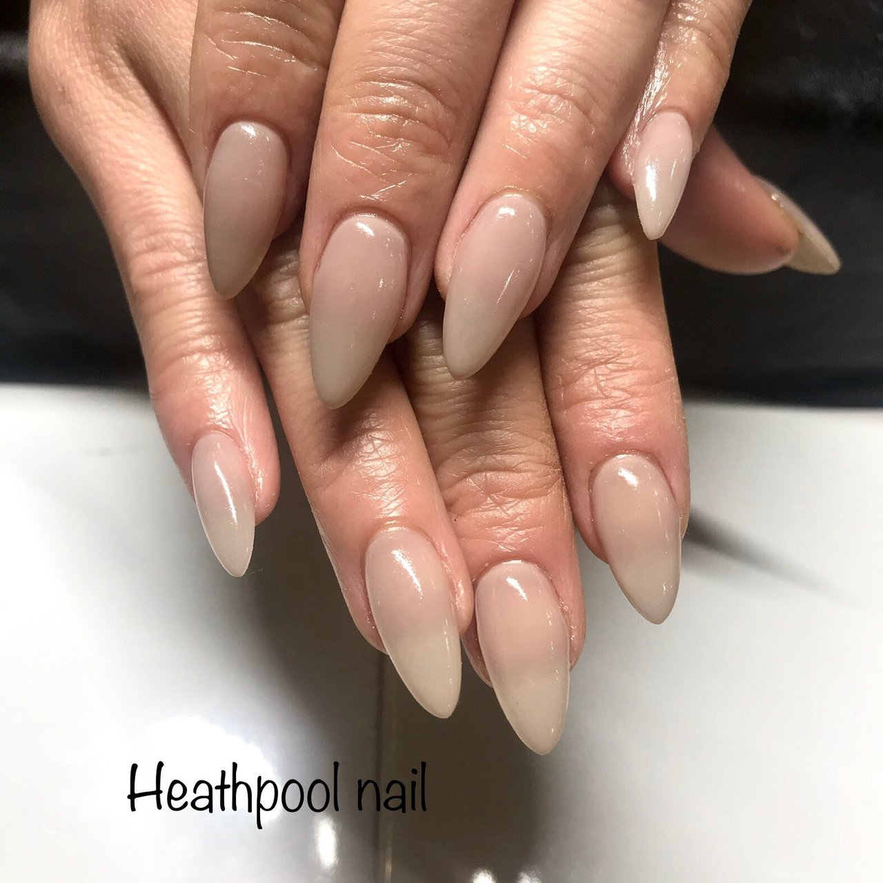 ハンド ワンカラー グレージュ ジェル Heathpoolnailのネイルデザイン No ネイルブック