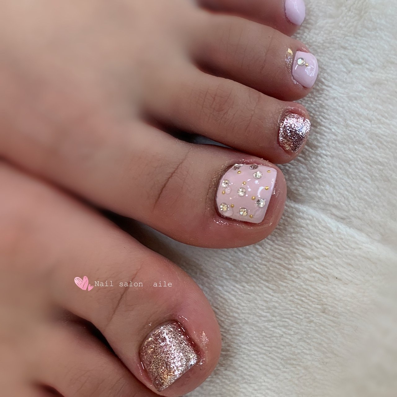 オールシーズン フット シンプル ラメ ワンカラー Nail Salon Aileのネイルデザイン No 505 ネイルブック